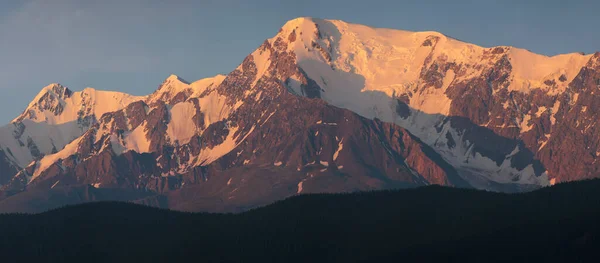 Der Kamm Der Morgendämmerung Panoramalandschaft Reisen Den Bergen Klettern — Stockfoto