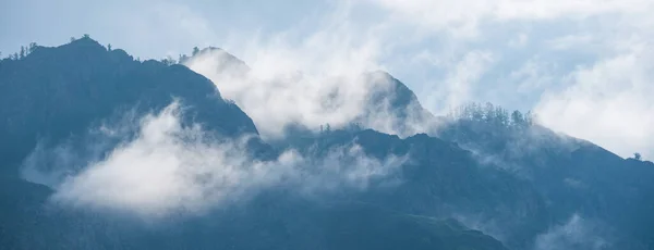 Picos Montaña Las Nubes Vista Panorámica — Foto de Stock