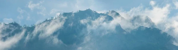 Picos Montaña Las Nubes Vista Panorámica — Foto de Stock