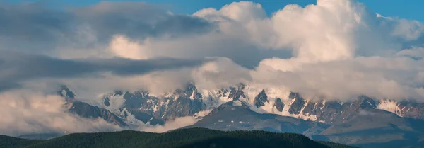 Berggipfel Den Wolken Rundumblick — Stockfoto