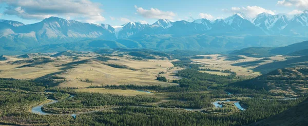 Vista Panoramica Panoramica Panoramica Montagne Altai Picchi Innevati Nella Foschia — Foto Stock