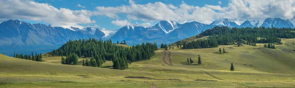 Ορεινό Τοπίο Ηλιόλουστη Καλοκαιρινή Μέρα Πανοραμική Θέα Ταξιδεύοντας Στα Βουνά — Φωτογραφία Αρχείου