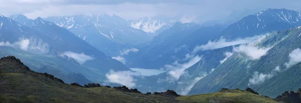 Mañana Sombría Valle Montañoso Lago Profundo Desfiladero Paisaje Panorámico Altai — Foto de Stock