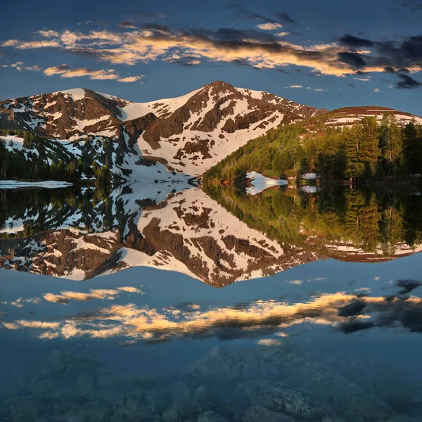 Beau Reflet Des Montagnes Ciel Dans Lac Altaï Lumière Coucher — Photo