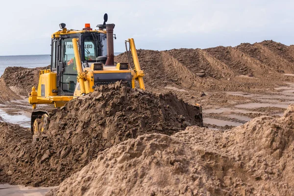 Earthworks Construction Heavy Dozer Operating Machine Pushing Sand Closeup Photo — Stock Photo, Image