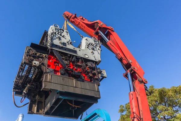 Rigging Lkw Transpatation Heben Schwere Druckmaschine Mit Hydraulischer Ölkraft Mechanischer — Stockfoto