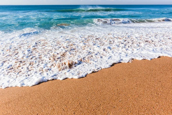 Beach Pobřeží Modrý Oceán Vlny Mytí Closeup Malebnou Přírodou Horizont — Stock fotografie
