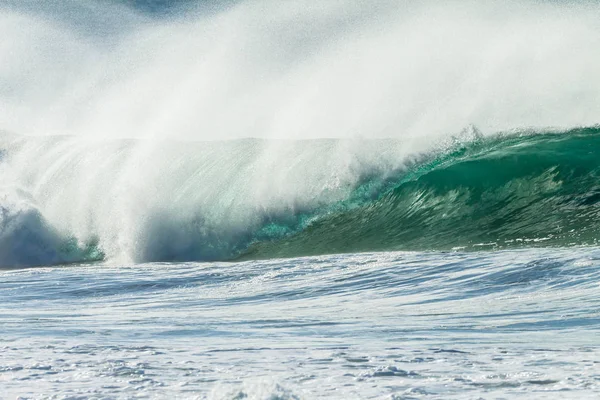 Ocean Wave Glinsterende Zonlicht Reflecties Het Crashen Van Dikke Water — Stockfoto