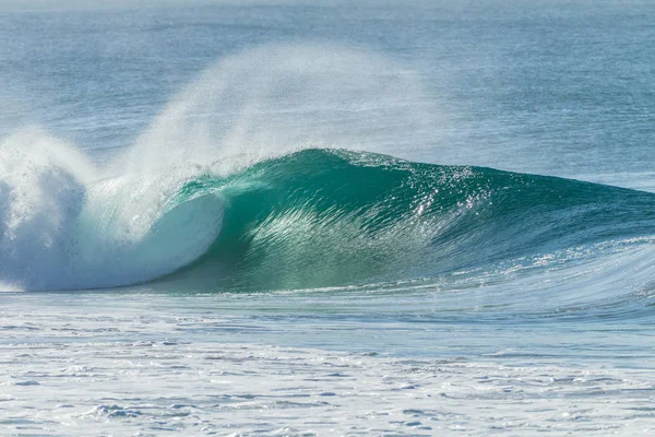 Océan Vague Écrasement Creux Épais Lèvre Eau Natures Puissance Vers — Photo