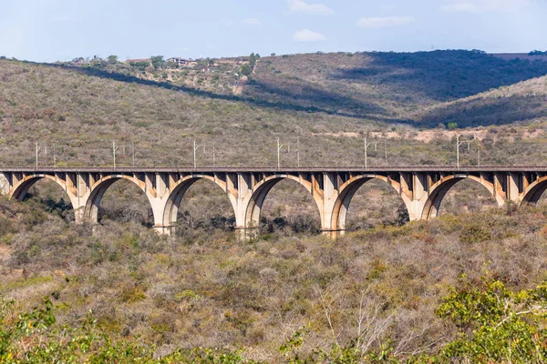 Train Railway Arched Bridge Structure Dry Valley Landscape — Stock Photo, Image