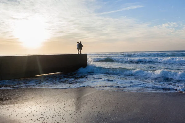 Father Son Fishing Silhouetted Unidentified Beach Jetty Waters Edge Ocean — Stock Photo, Image