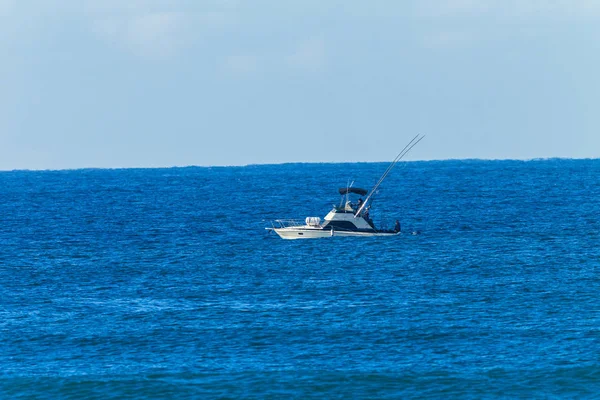 Barco Juego Pesca Tripulación Crucero Arrastre Con Cañas Líneas Altas — Foto de Stock