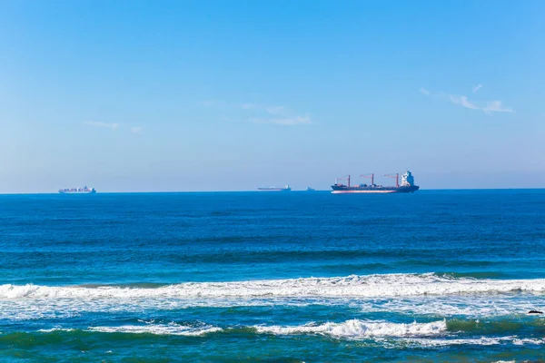 Ships Blue Ocean Horizon Seas Anchored Waiting Port Harbor Entry — Stock Photo, Image