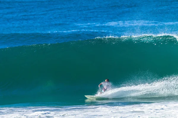 Surfare Surfing Ocean Wave Gör Stark Botten Vrid Action Med — Stockfoto