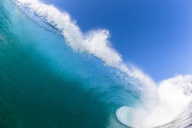 Okyanus Mavisi dalga doğa'nın güç kilitlenen içi boş closeup su fotoğraf.