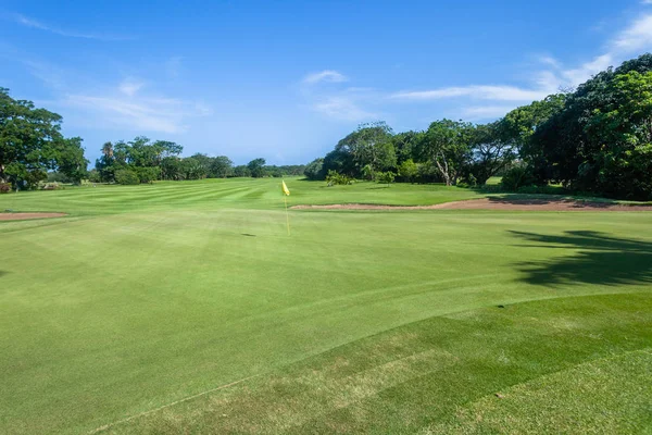 Golf Sahası Fairway Delik Flagstick Yeşil Doğal Yaz Coğrafi Rota — Stok fotoğraf