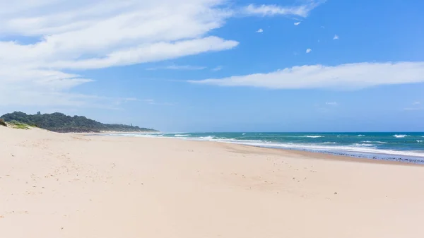 Beach Sands Wide Empty Blue Ocean Waters Coastline Landscape — Stock Photo, Image