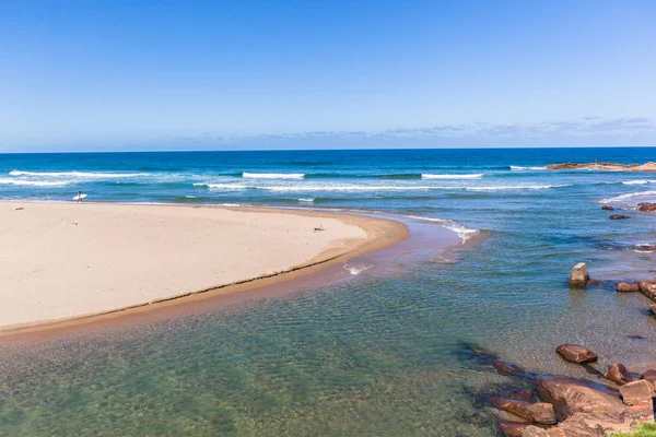 Scenic Beach Blue Ocean River Mouth — Stock Photo, Image