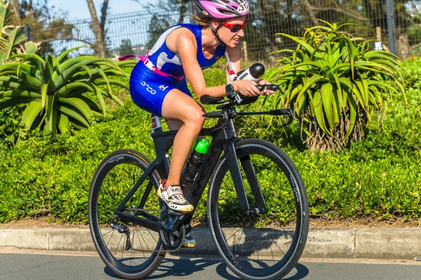 Triathlon Champs Athlete Woman Cycling Road Course — Stock Photo, Image