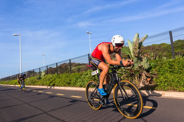 Triathlon Champs Atleta Masculino Ciclismo Rodoviário — Fotografia de Stock