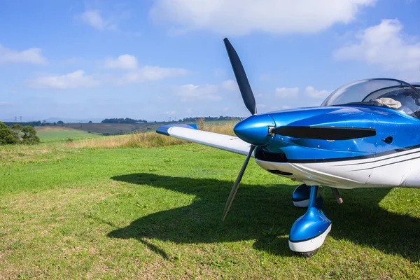 Plane Farm gräslandningsbana — Stockfoto