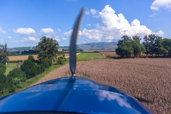 Plan landning strategi gräs bana jordbruk grödor. — Stockfoto