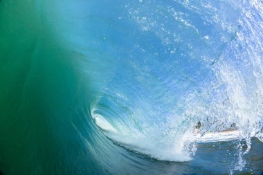 Hollow Crashing Dalga Içinde Okyanus Yüzme