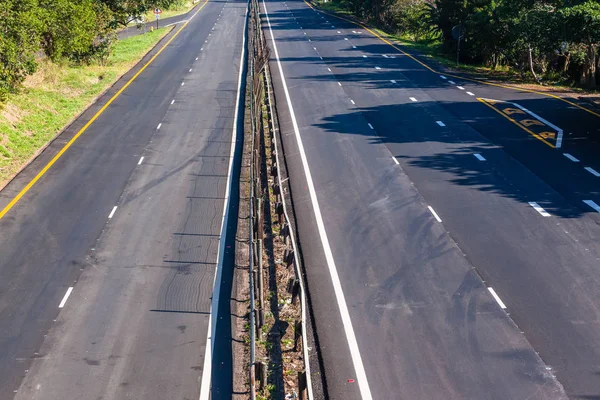 Estrada Nova Asfalto Tarmac Branco Pintura Marcação linhas aéreas — Fotografia de Stock