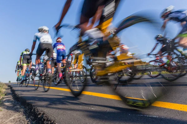 Ciclistas Estrada Corrida Velocidade Desfoque Fechar — Fotografia de Stock