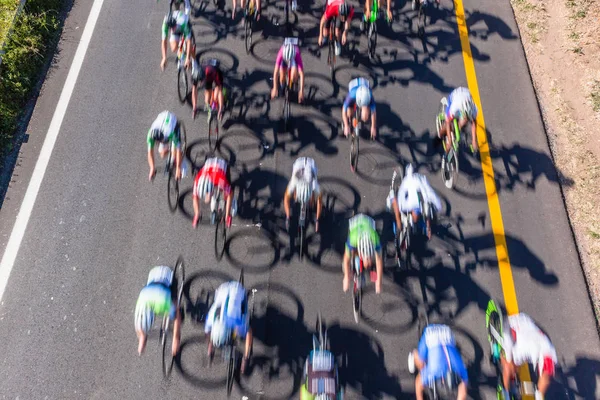 Kerékpáros Road Race motion blur overhead — Stock Fotó