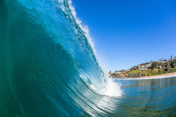 Голубая вода с видом на океан — стоковое фото