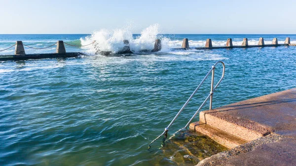 Playa Marea Piscina Océano Ondas —  Fotos de Stock