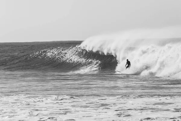 Surfer Surfing Ride Wave Left Behind Black White — Foto de Stock