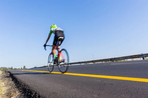 Rowerzysta Road Race Motion prędkość rozmycie za zbliżenie — Zdjęcie stockowe