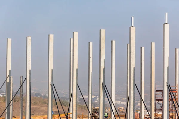 건설 공사 현장 진행 중간 콘크리트 기둥 — 스톡 사진