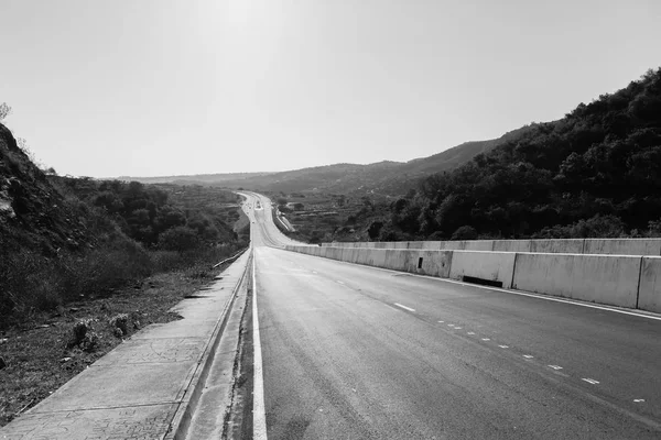 Nuevo Camino Carretera Estructuras Valle Paisaje — Foto de Stock