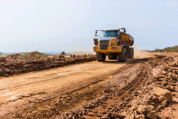 Truck földmunkák ipari ingatlan fejlesztés — Stock Fotó