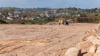 Endüstriyel inşaat alanı, kırsal kırsal kesimde toprağı düzleştiren daha iyi tekerlekli ağır makineli toprak sahası..