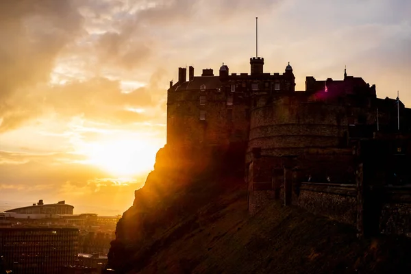 Средневековый замок Блэкрок в шотландском Эдинбурге — стоковое фото