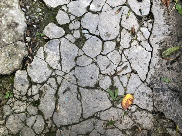 透视视图单调灰色砖石路面地面上的街道道路 人行道 摊铺机 — 图库照片