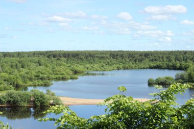 Köyde akan küçük nehir