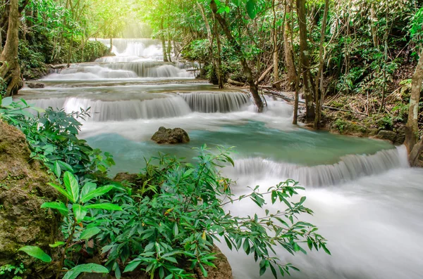 Tropikal Yağmur Ormanlarındaki Güzel Şelaleye Tayland Kanchanaburi Deki Huai Mae — Stok fotoğraf