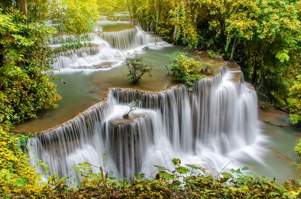 Tropikal Yağmur Ormanlarındaki Güzel Şelaleye Kanchanaburi Tayland Daki Doğal Parktaki — Stok fotoğraf