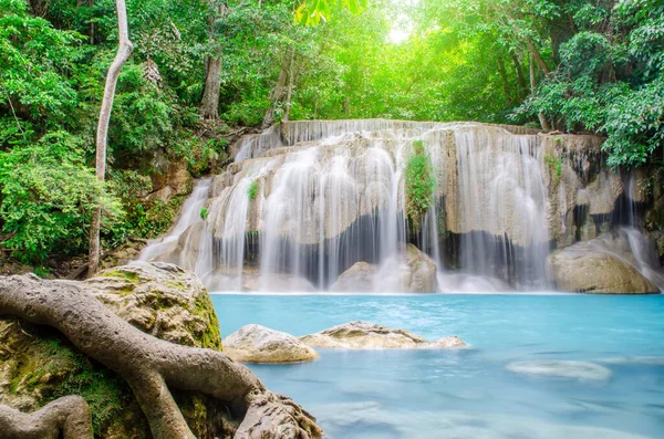 Tiefer Waldwasserfall Erawan Wasserfall Schöner Wasserfall Mit Sonnenstrahlen Tiefen Wald — Stockfoto