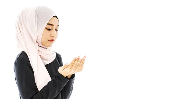 Ritratto Bella Donna Musulmana Asiatica Hijab Nero Che Prega Allah — Foto Stock