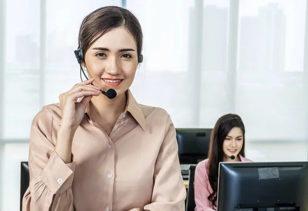 Call Center Service Desk Consultant Talking Hands Free Phone Portrait — Stock Photo, Image