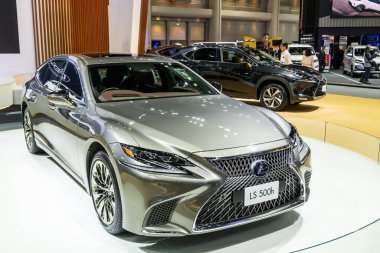 Bangkok, Tayland - 28 Kasım 2019: New Lexus LS500h lüks araba sergisi, 36. otomobil fuarı, Impact Exhibition Center, Muang Thong Thani, Tayland