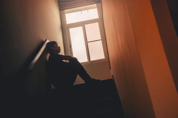 Silhouette Triste Joven Sentado Las Escaleras Oscuridad Concepto Trastorno Depresión —  Fotos de Stock