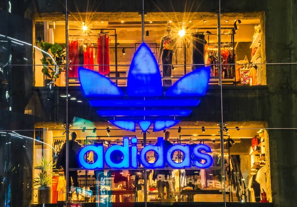 Taipei Taiwan Μαΐου 2019 Υπογραφή Καταστήματος Adidas Στην Εμπορική Οδό — Φωτογραφία Αρχείου