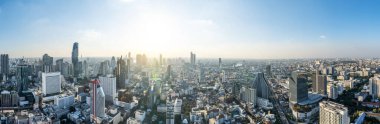 Bangkok şehri ve şehir merkezinin panorama manzarası mavi gökyüzü, şehir başkenti ve Tayland 'ın finans merkezi